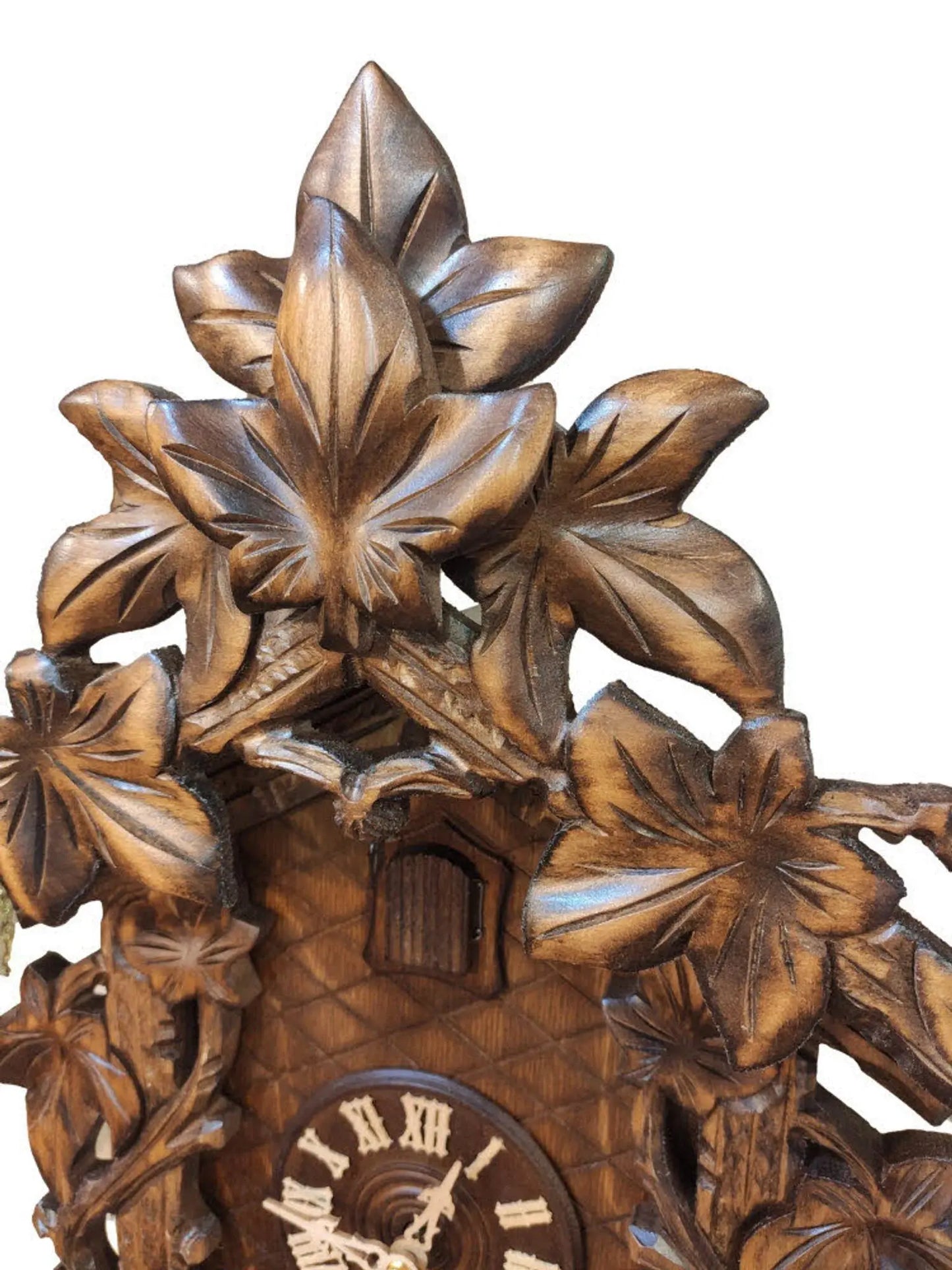 18 leaf carved traditional style 8 day cuckoo clock Hekas