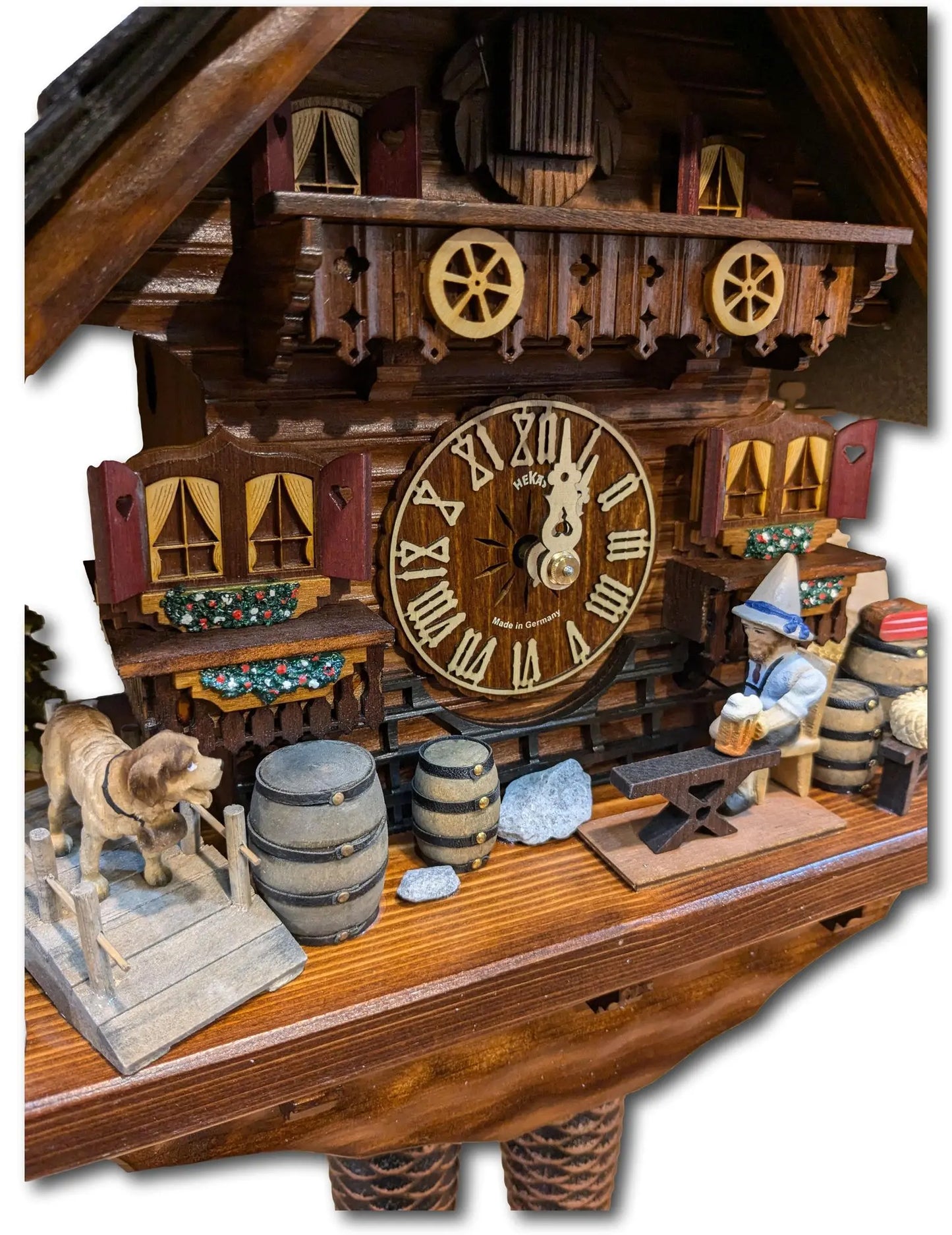 Beerdrinker 8 day cuckoo clock grey roof Hekas
