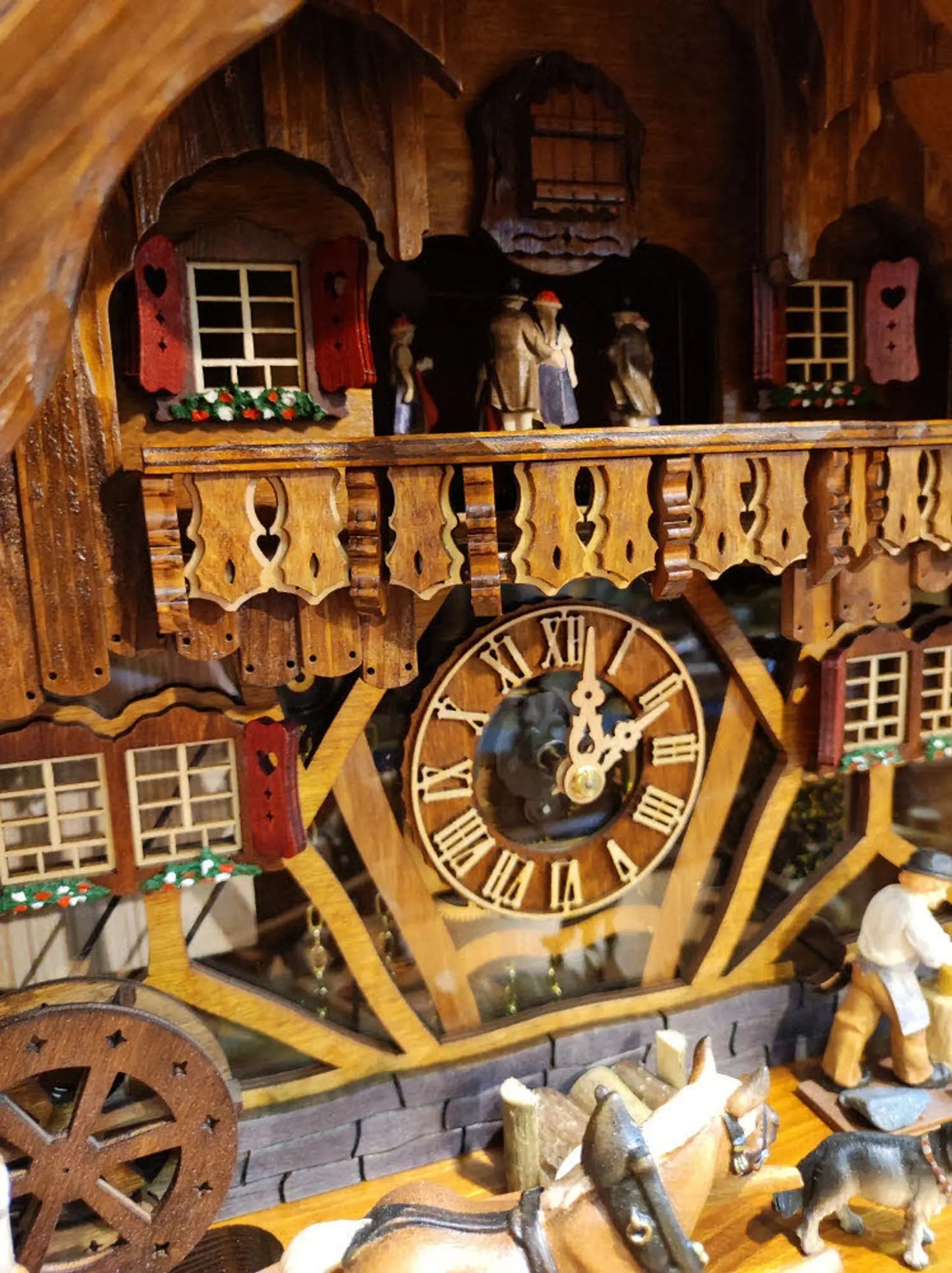 Horse-drawn carriage with plexiglass 8-day cuckoo clock Hekas