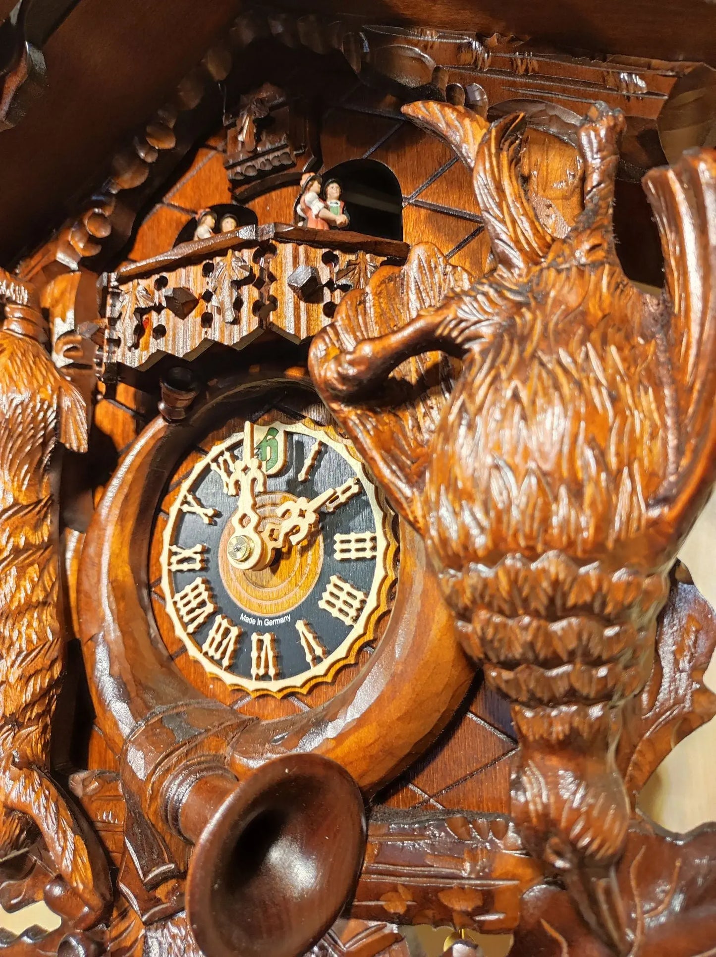 Hunting piece hand-carved 8 day cuckoo clock with music Hoenes