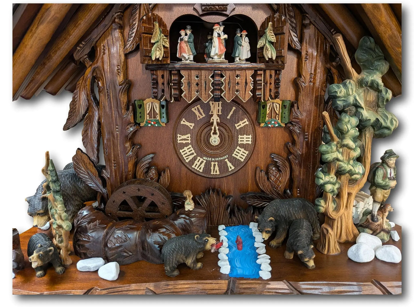 Bear Family Cuckoo Clock – 8 Day Musical Black Forest Clock Hekas