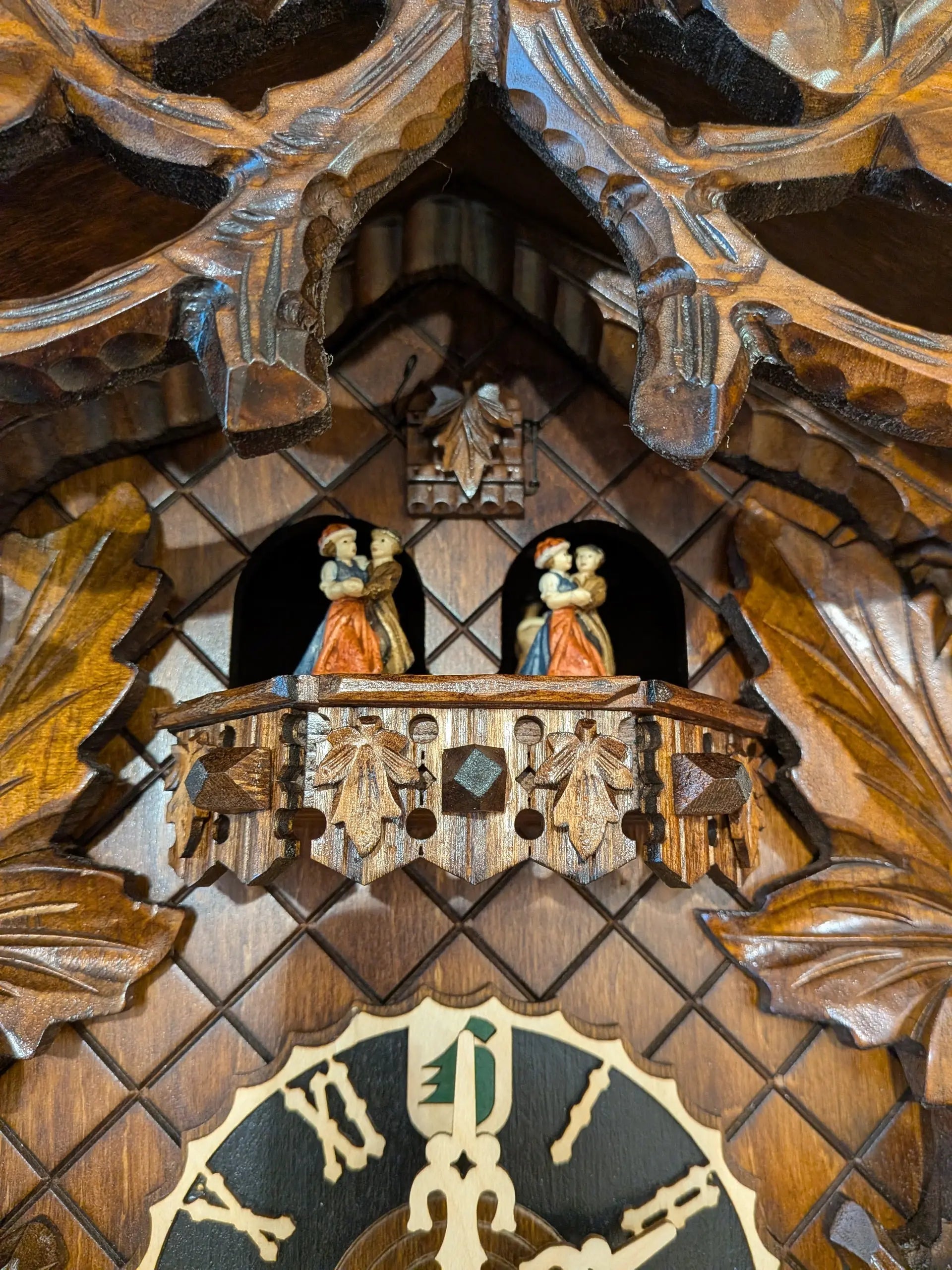 Black Forest Carved Cuckoo Clock – 8 Day Movement – Music & Dancers – 7 Leaves Hoenes