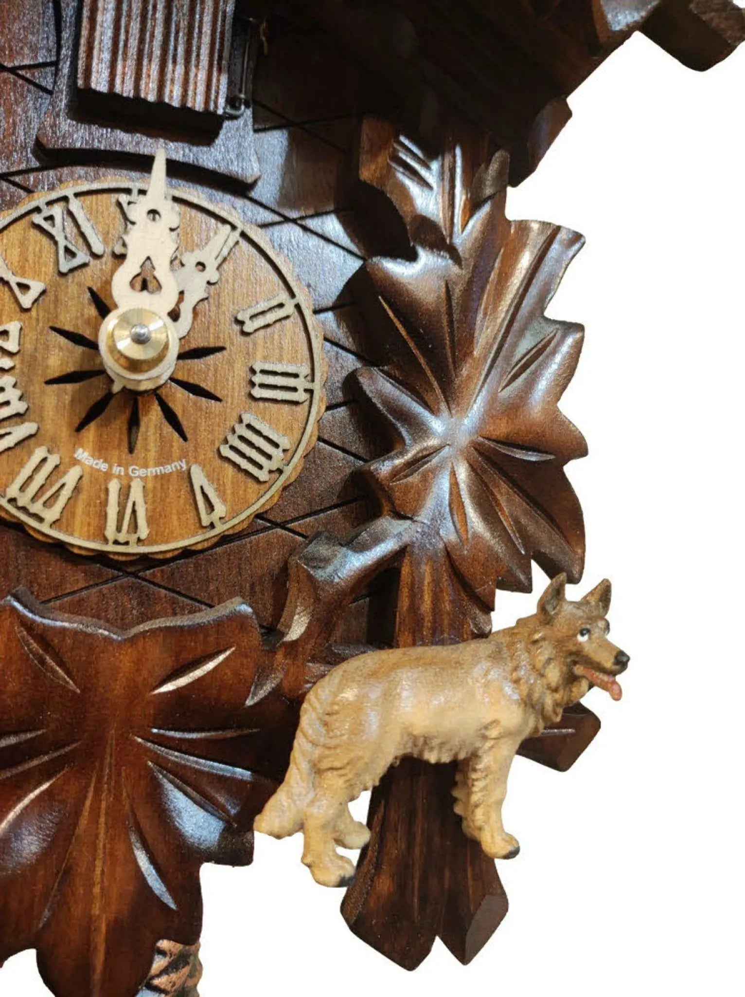 Classic cuckoo clock with a dog 1 day Montag Steins & Clocks